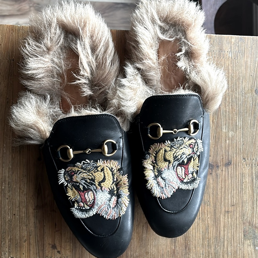rare 
Gucci Black Leather and Fur Tiger Embroidered Princetown Mules Size 40 1/2